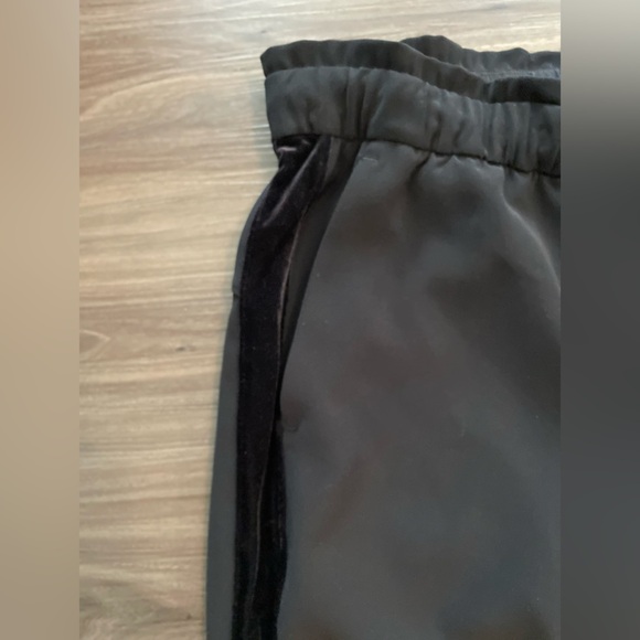 Lululemon On the Fly Jogger Velvet Trim Black / Black Special Edition size 8 - Picture 7 of 9